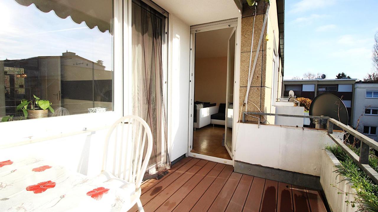 With Sunny Balcony, Near Main River Apartment *